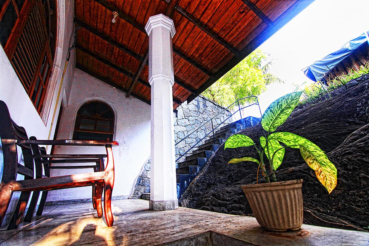 Rockwood Villa Канди Экстерьер фото