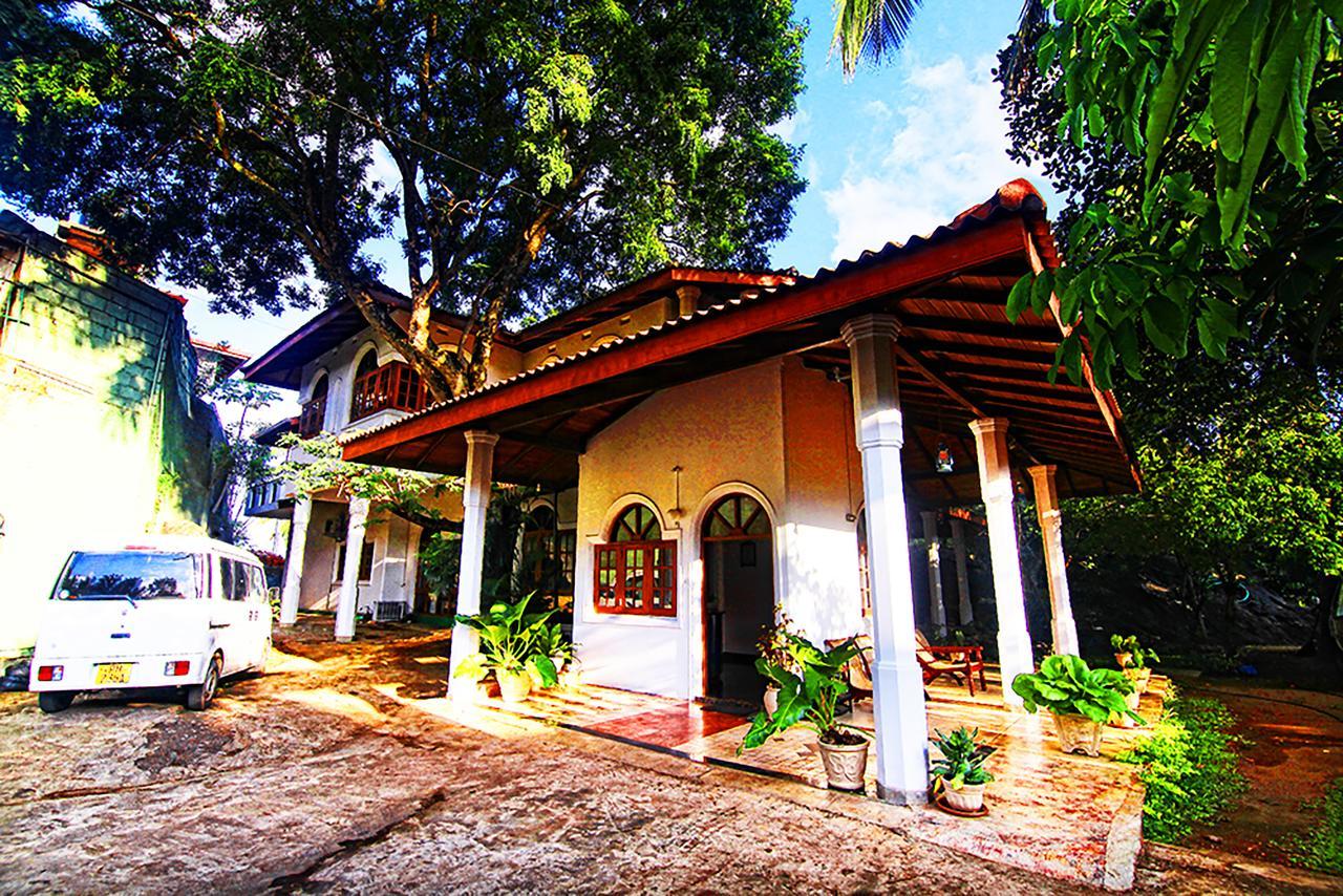 Rockwood Villa Канди Экстерьер фото